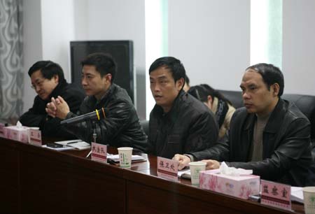 市园林局召开党组扩大会贯彻落实熙来书记等市