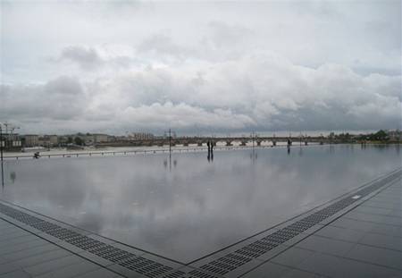 法国波尔多水镜广场景观浅析